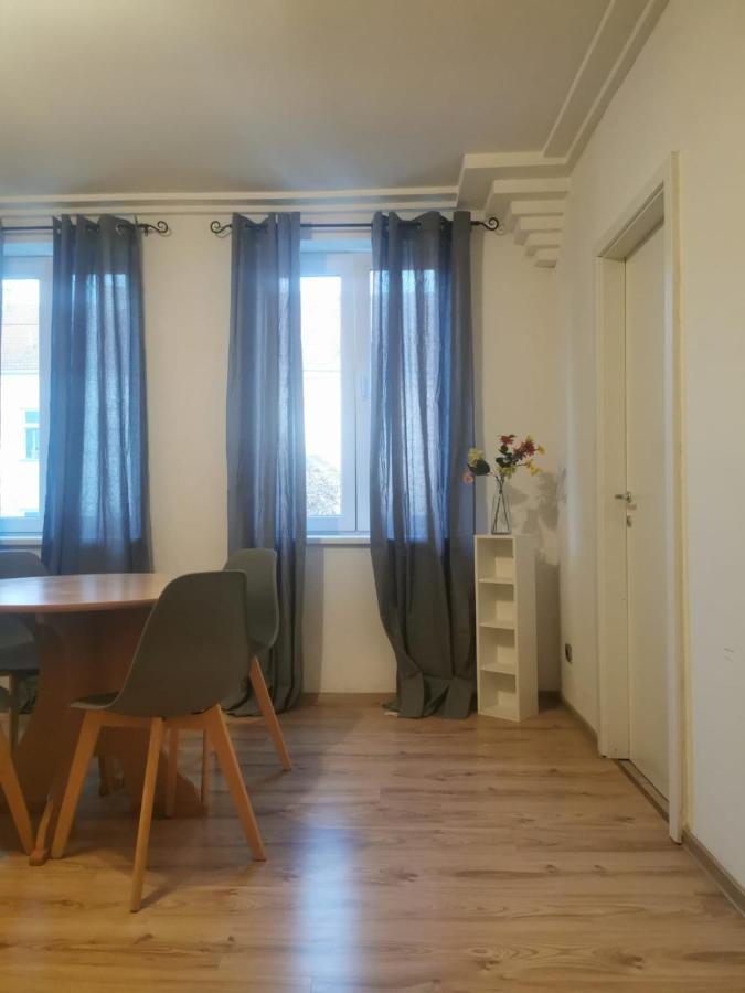 Ferienwohnung Beautiful, Spacious And Cheap Wien Exterior foto